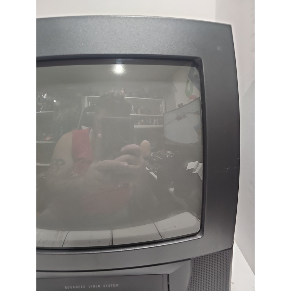 GE Vintage CRT Television with Built-In VCR, Model 13TVR62, Black - Picture 5 of 16